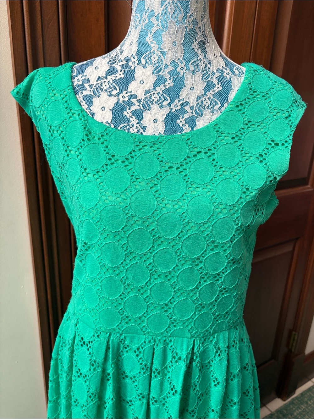 Ronni Nicole eyelet lace circle pattern dress green scoop neck sleeveless/stret - Picture 2 of 11
